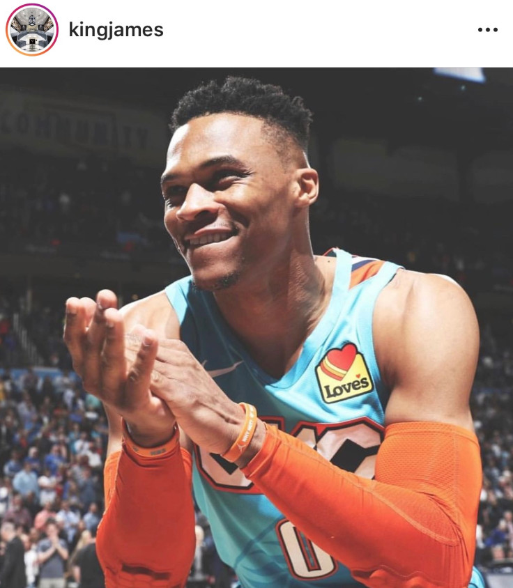 詹姆斯公开招募大牌自由球员，罗志祥女友坐在老詹身旁零距离接触