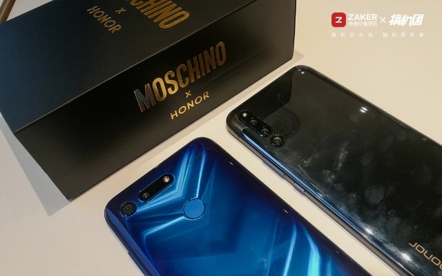 挖孔屏好用吗，相机自带8倍镜，能玩英雄联盟：荣耀V20体验