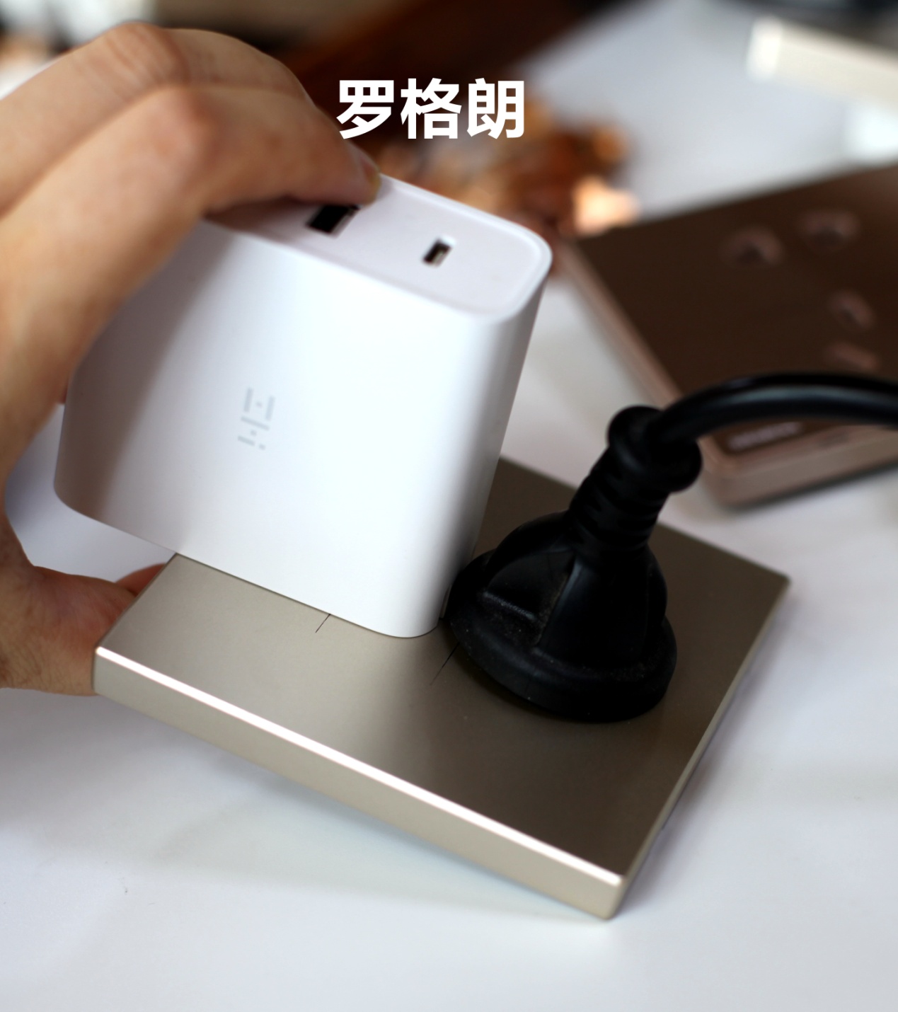 罗格朗开关怎么从墙上拆下来,罗格朗简约插座拆解