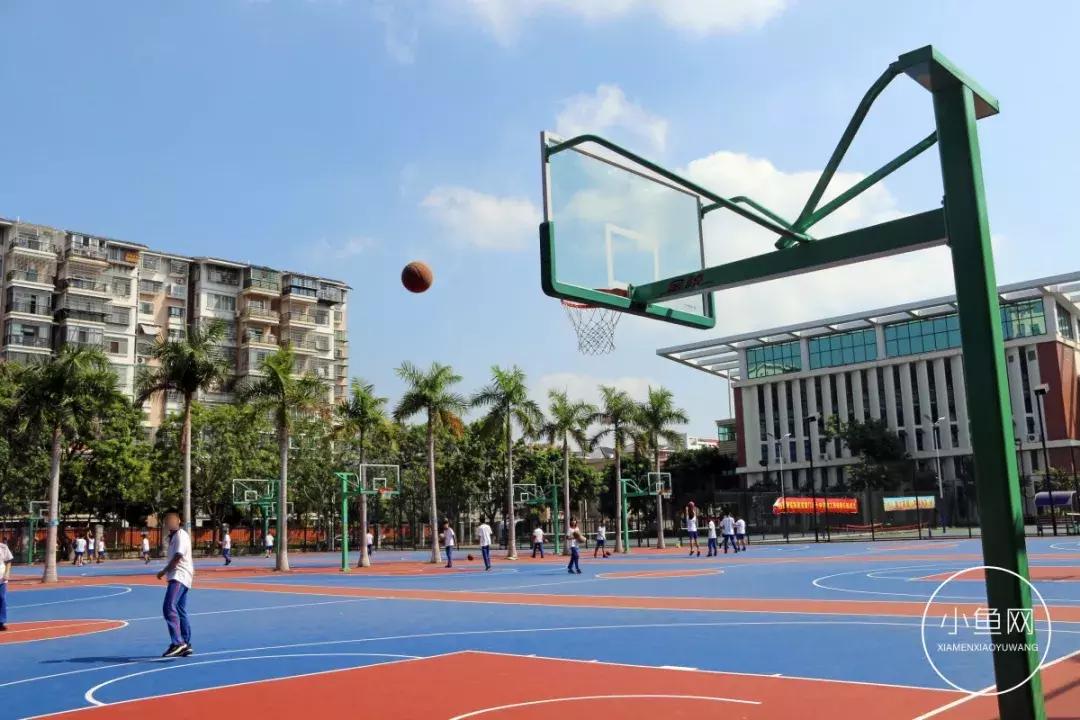 很多人挤破脑袋都想进的学校,万千学子挤破脑袋都要进大学