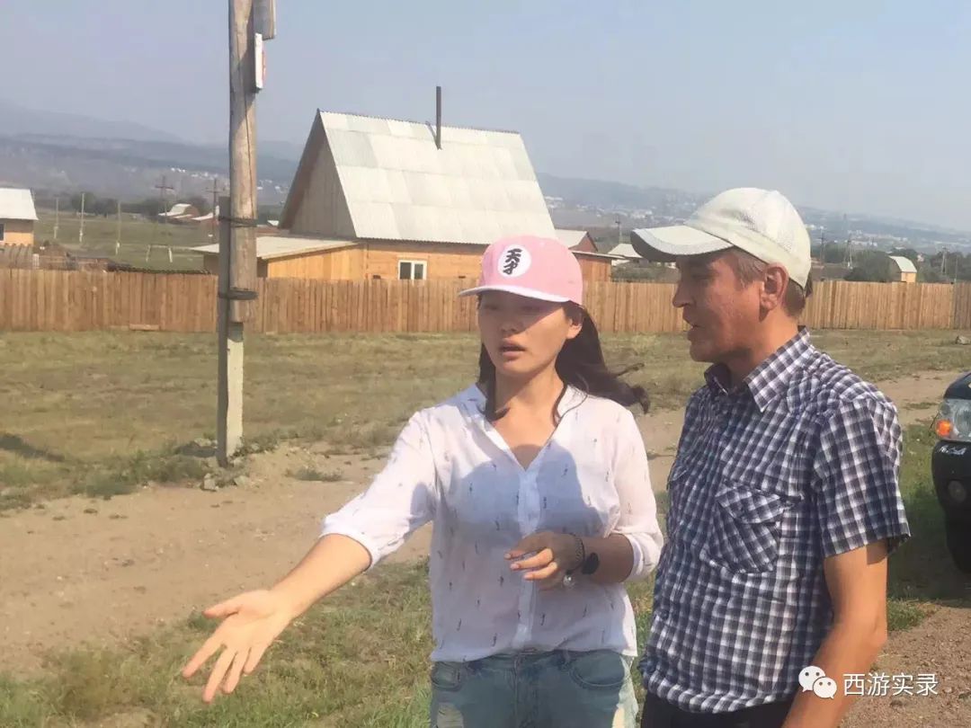 这女孩看到俄罗斯帅哥搭车，逼我停车，否则跳车