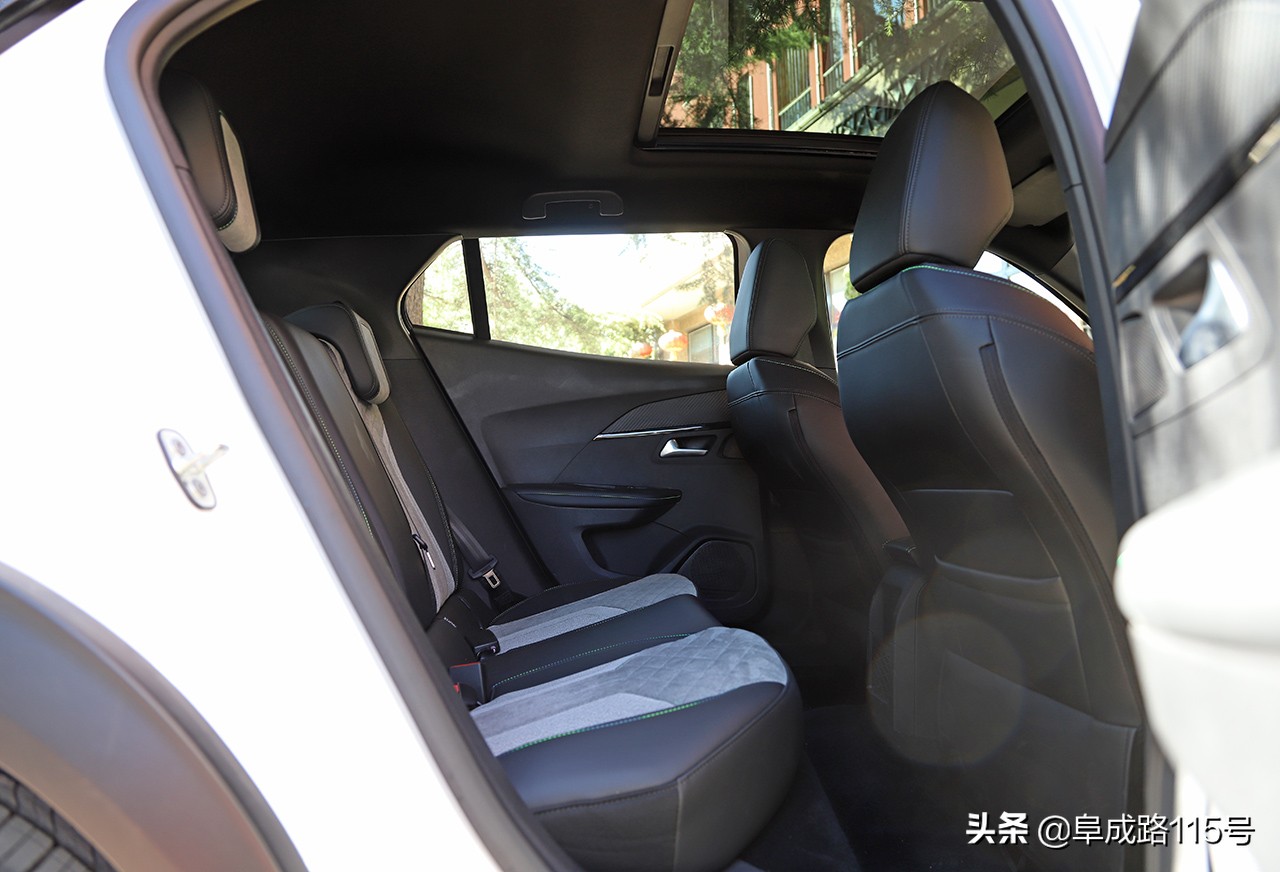 奶帅的面孔，裸眼3D的内容，一身名牌的e2008缺点究竟在哪