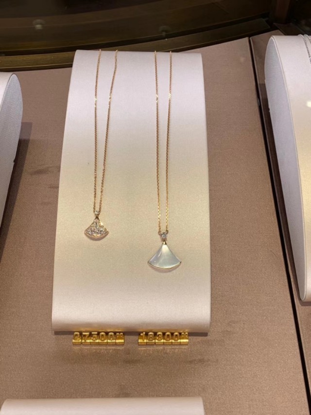 香港宝格丽扇子项链3599港币 (香港买宝格丽小裙子项链便宜多少)