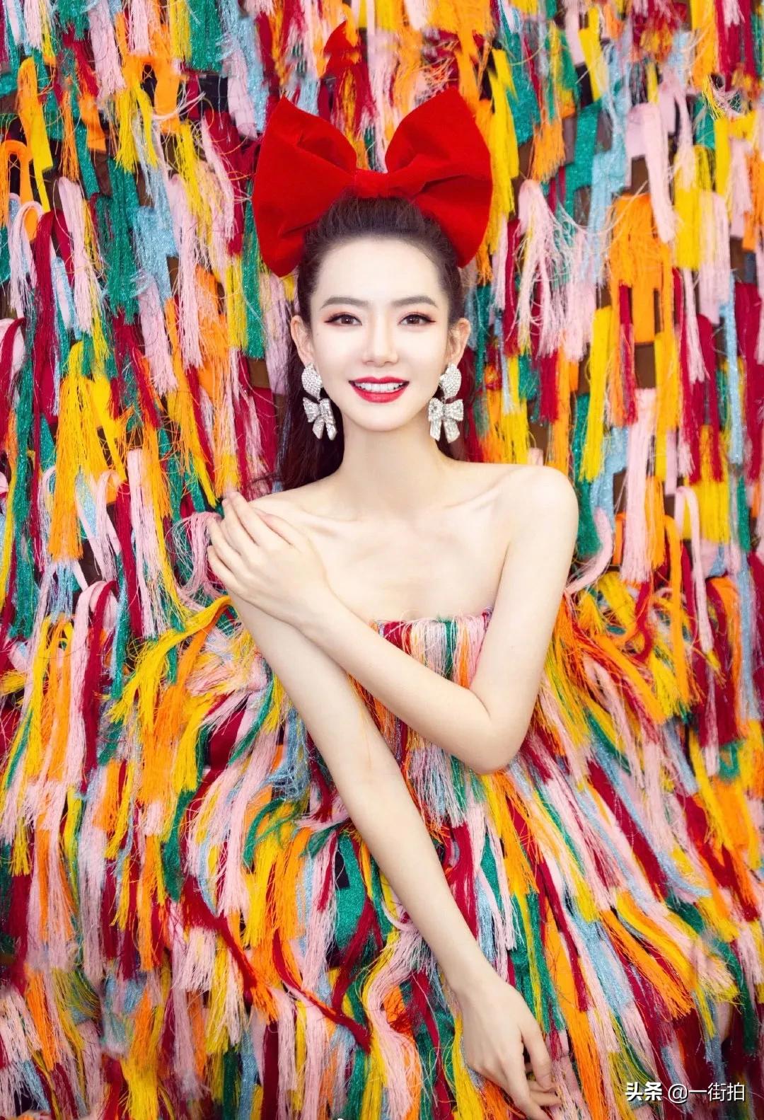 戚薇穿牛仔背带裙,戚薇吊带裙搭配图片