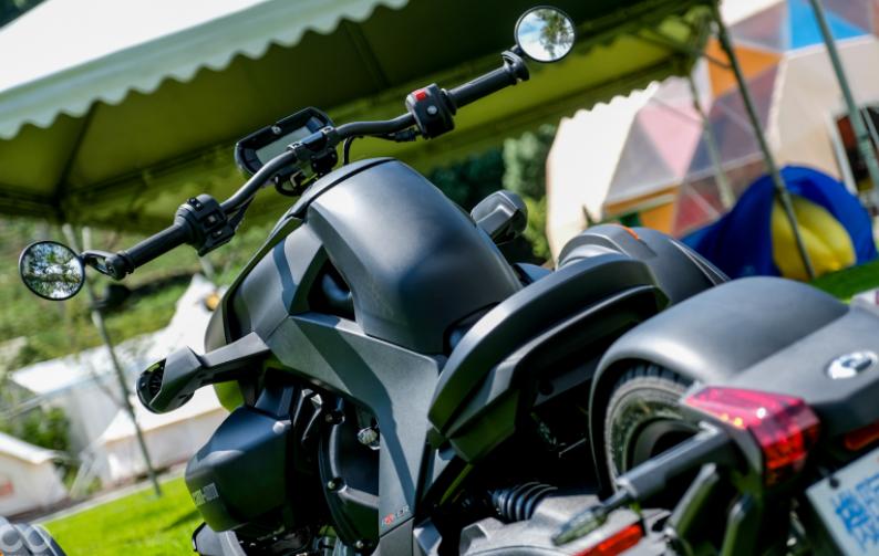 金色庞巴迪倒三轮多少钱,庞巴迪900cc倒三轮最新报价