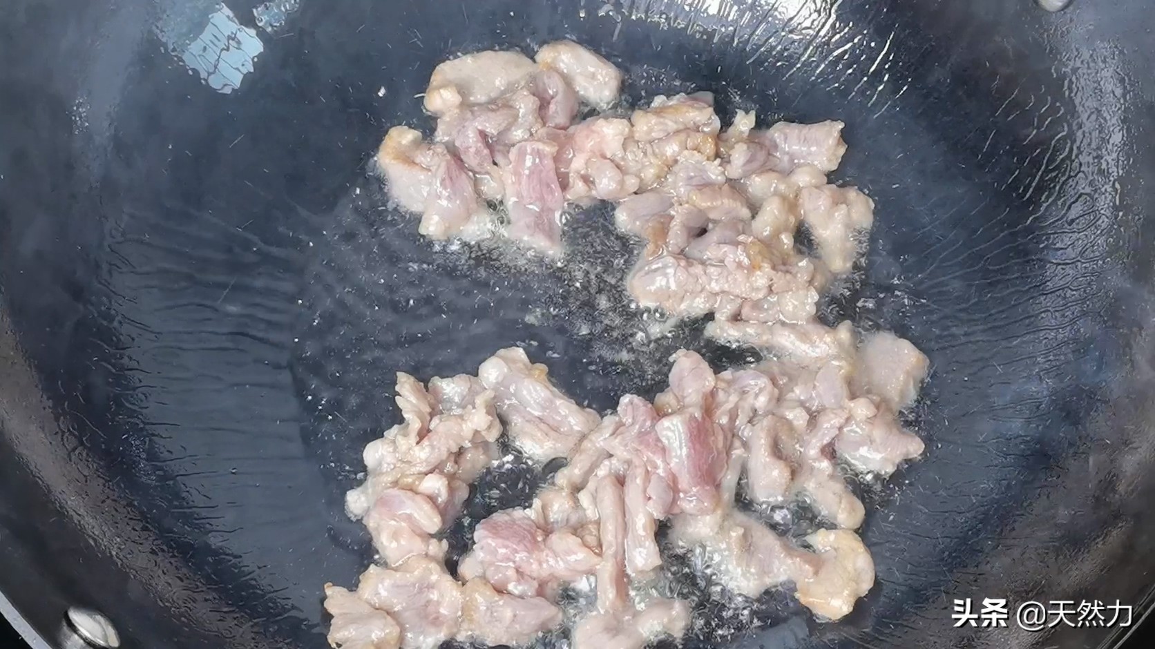 炒肉不粘锅的诀窍妙招姐,炒肉不粘锅的方法