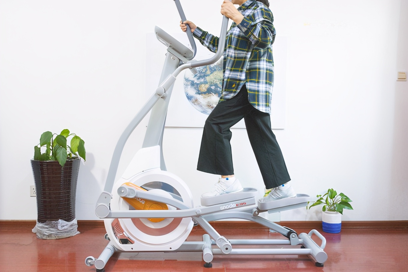 磁控椭圆机家用,磁控飞轮椭圆机