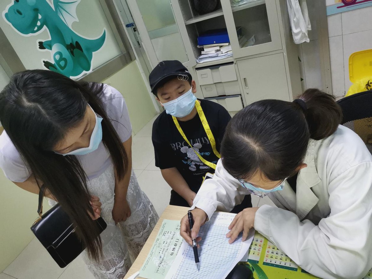 小孩长得非常矮小不要管好不好,孩子身材矮小怎么办5个方法