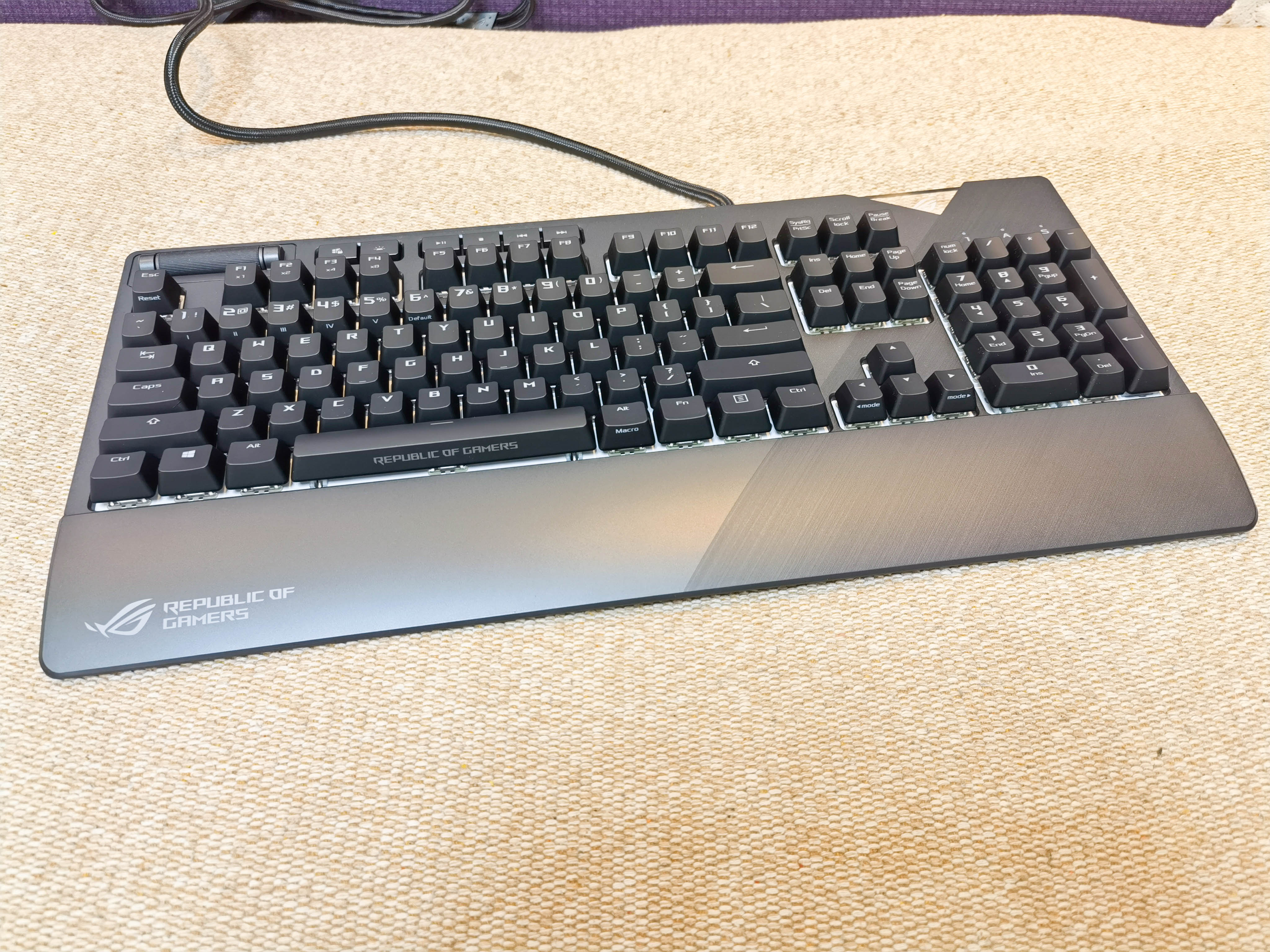 为信仰充值，华硕ROGSTRIXFLARE机械键盘使用体验