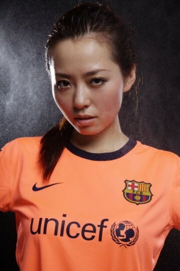 最受足球球星喜欢的女明星,女孩子喜欢足球的多吗