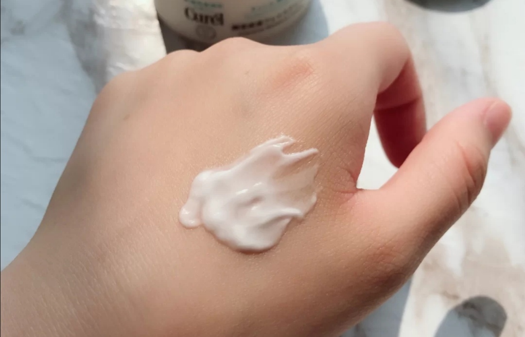 雅顿面霜和珂润面霜哪个好用,夏季面霜保湿不油腻女