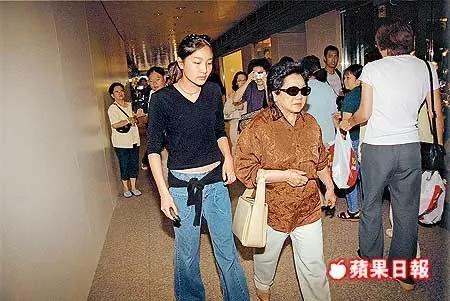 三房太太，13名子女，争夺几百亿家产，霍家宫斗比港剧精彩多了