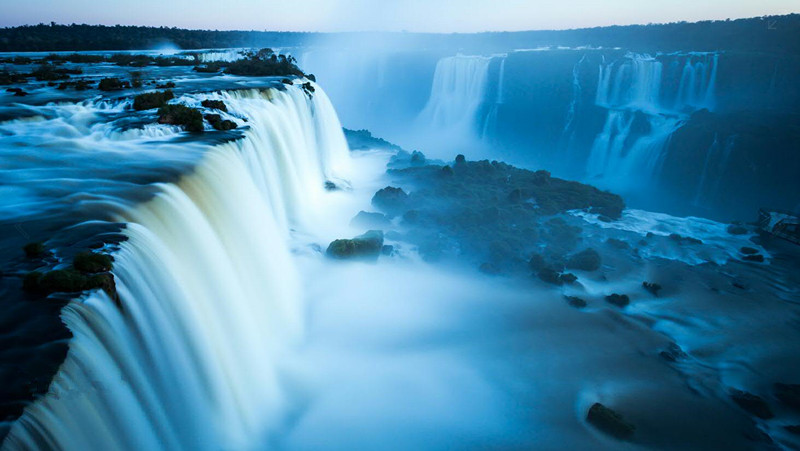 疫情下的巴西，天堂与地狱仅一街之隔，同在耶稣庇佑下的两种人生