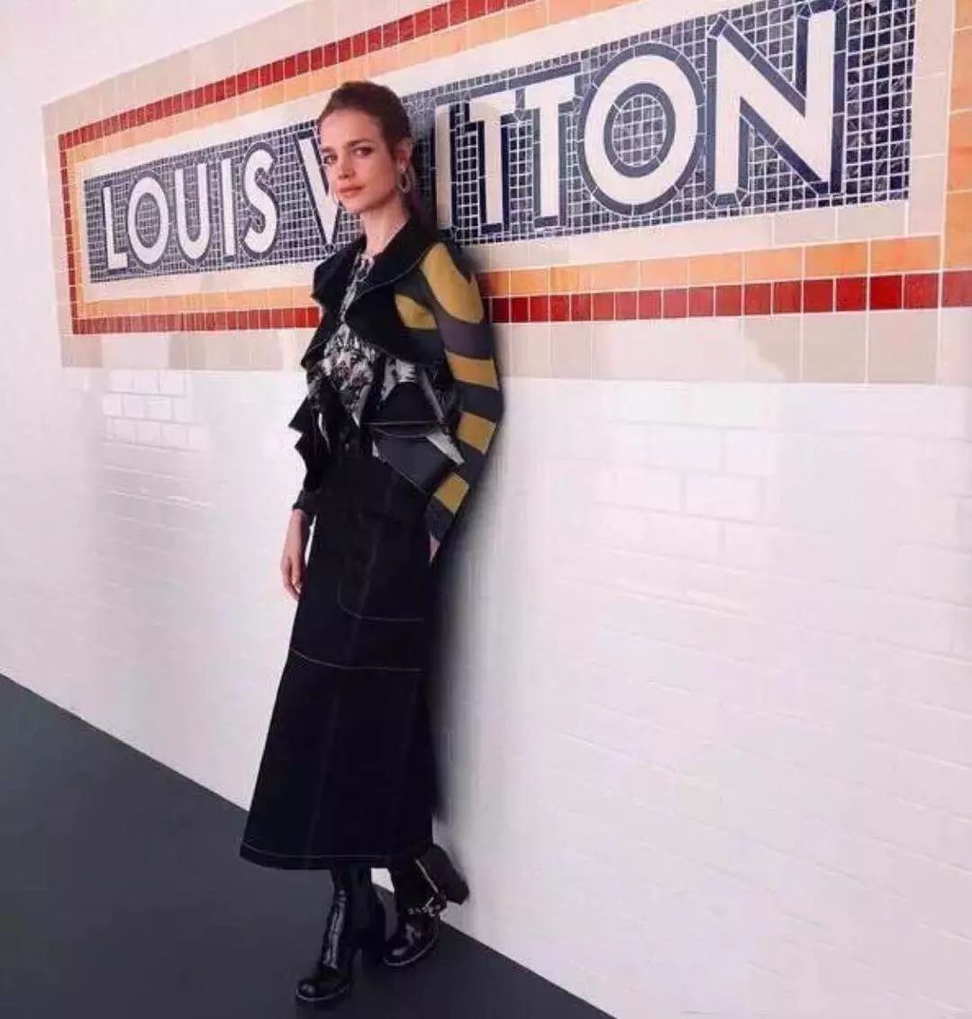 卖水果出身的模特，凭什么成了LV集团的太子妃？