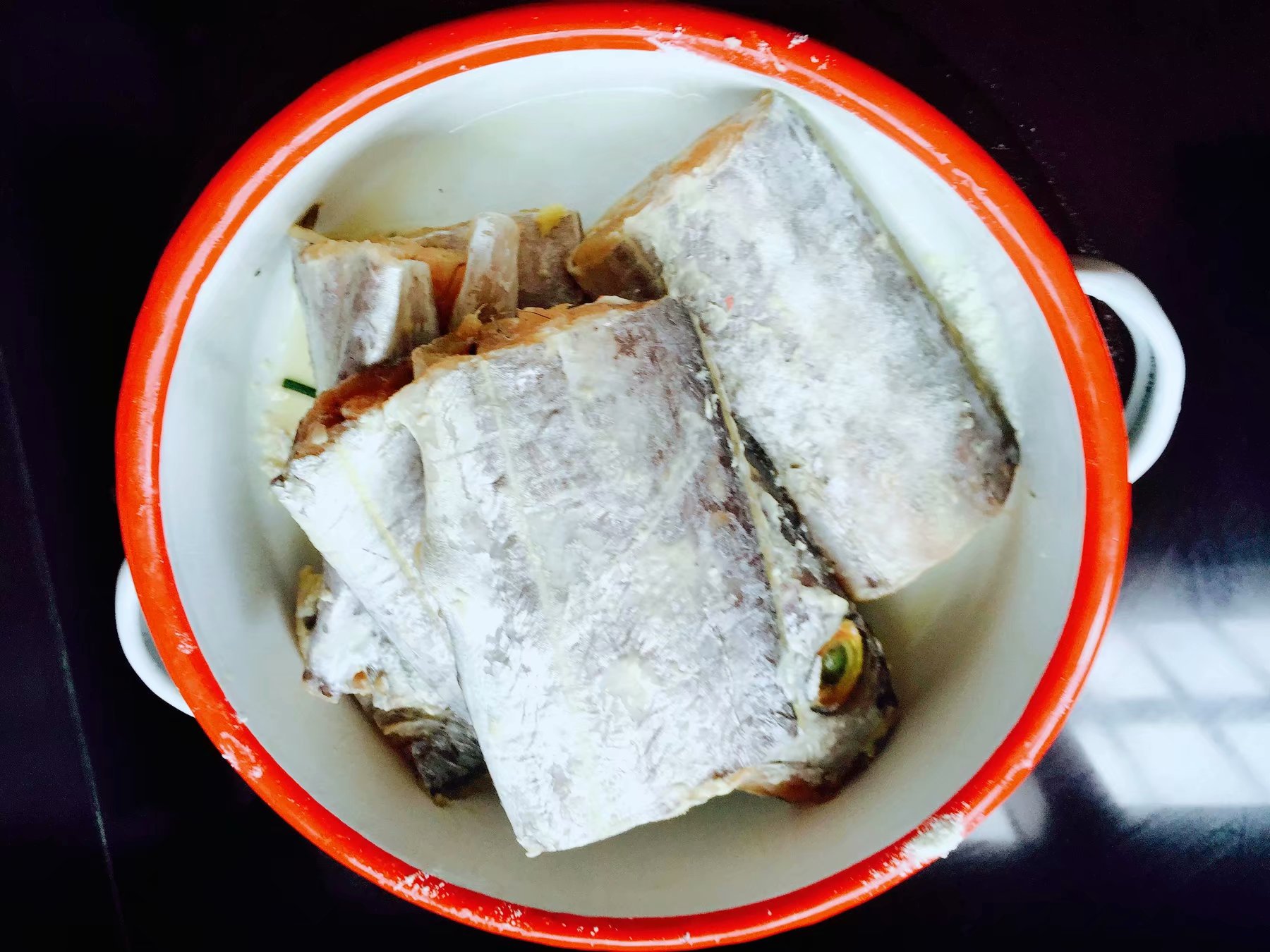 红烧带鱼怎么煎带鱼不破皮,家常香煎带鱼最正宗的做法