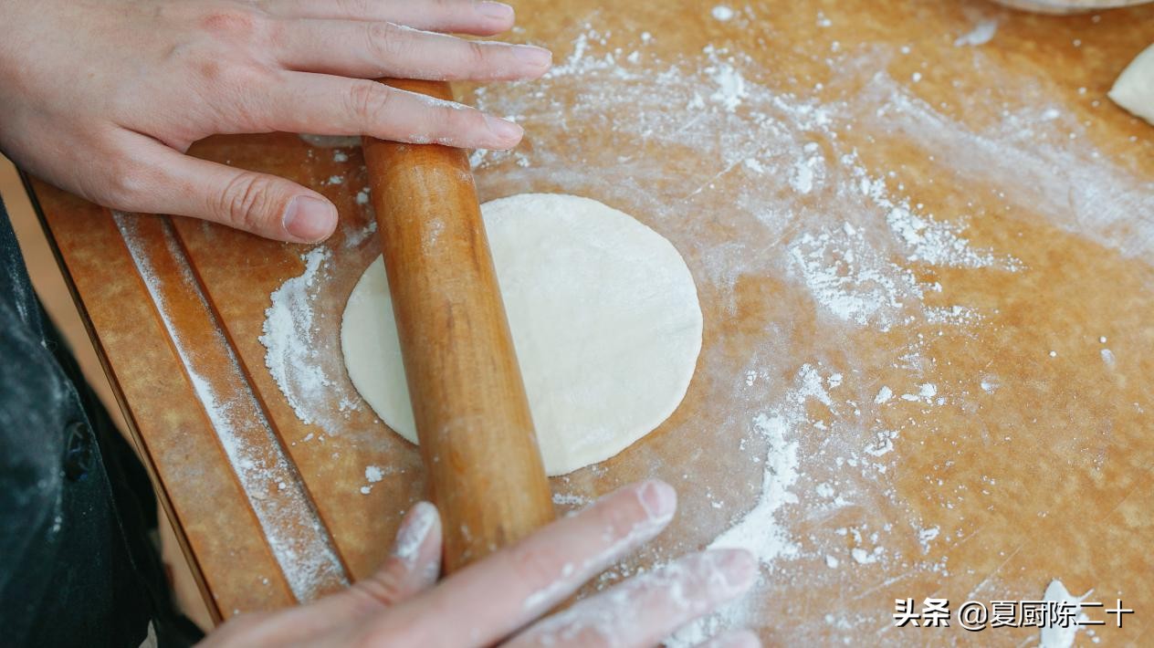 一口一个包子皮,一口一个爆汁生煎包