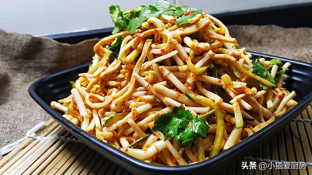 凉拌折耳根，我家经常吃的一道家常菜，美味好吃，下饭解腻