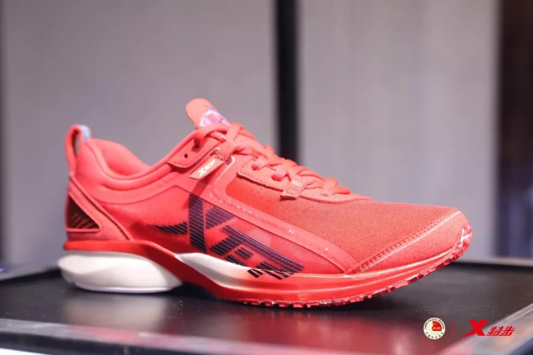 亚瑟士碳板跑鞋metaspeedsky,up302.0elite碳板跑鞋