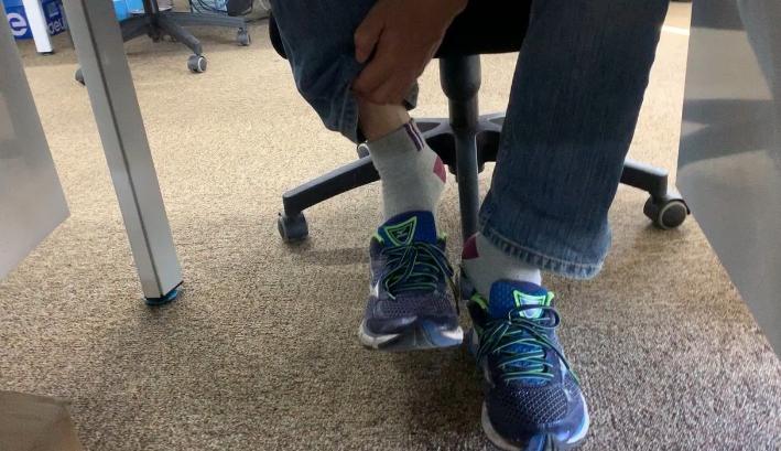 鞋子袜子臭怎么办教你一招永不臭,鞋子穿久了很脏怎么把它清理干净