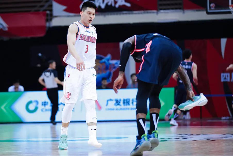 李宁驭帅200以下高颜值实战球鞋,李宁驭帅13low樱花粉