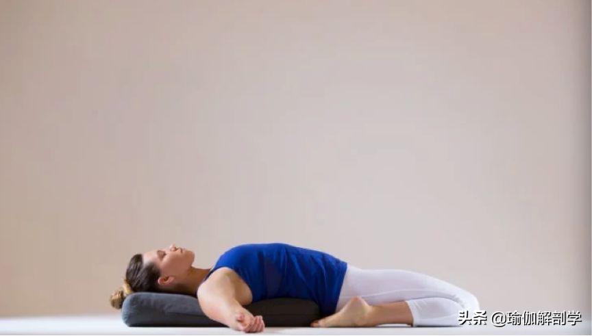 疏通膀胱经的瑜伽体式,膀胱经疏通按摩瑜伽