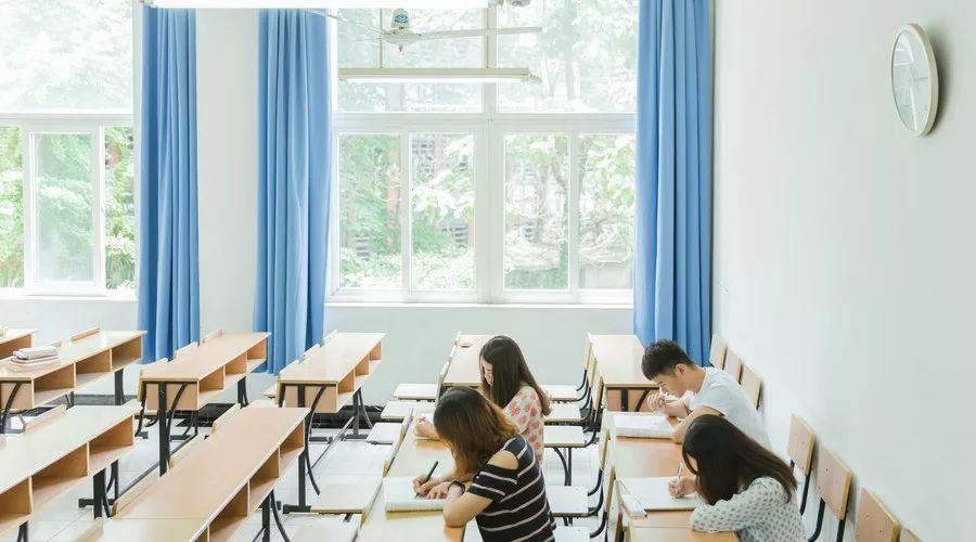 采访了100名初级会计职称学霸，我发现他们都有这个“共同点”