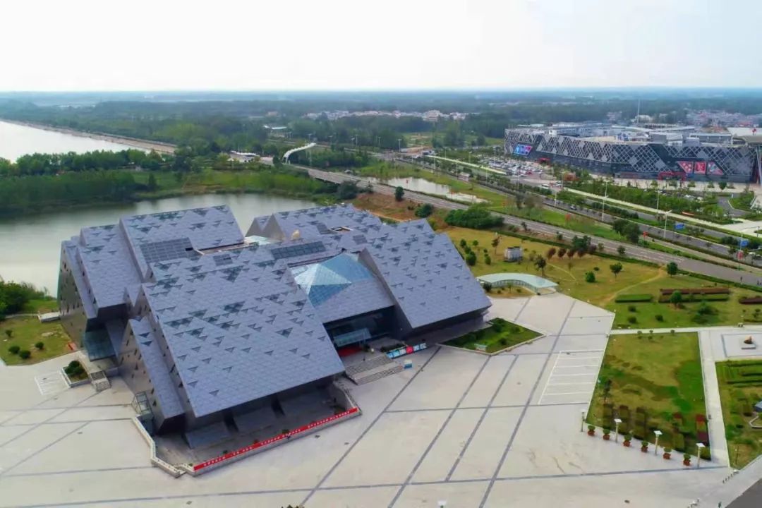 闻名世界！从提篮小卖到“流浪地球”，这，就是东海水晶