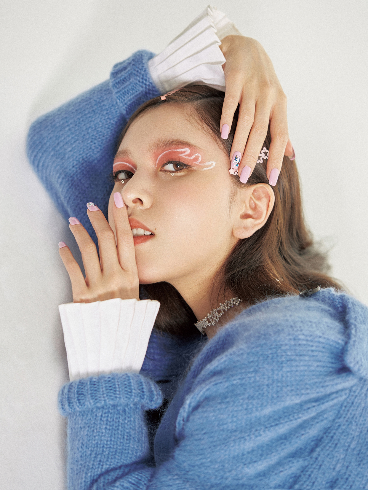 宋妍霏像阚清子,宋妍霏棕咖大衣撞衫杨幂