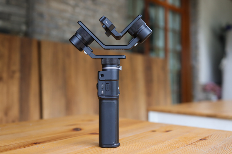 手持稳定器手机和运动相机一体,兼容手机和运动相机的稳定器