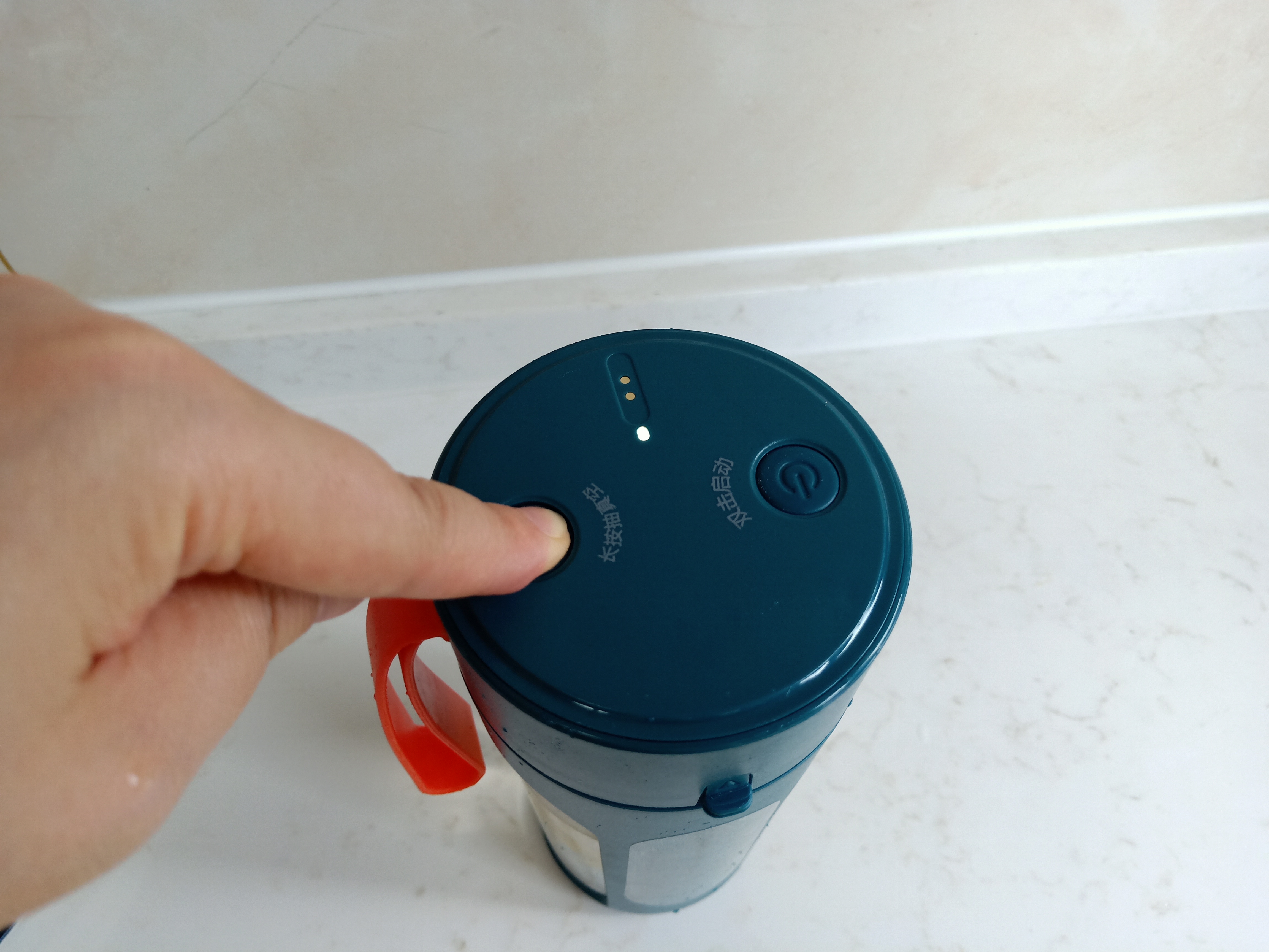 鲜榨果汁沉淀怎么解决,如何防止鲜榨果汁变黑