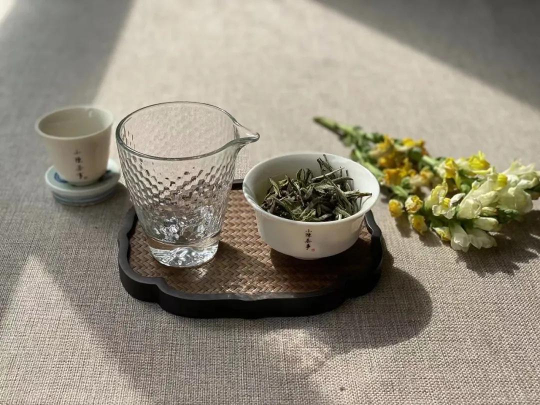 白茶口感像什么茶一样好喝,白茶与铁观音的香型区别是什么