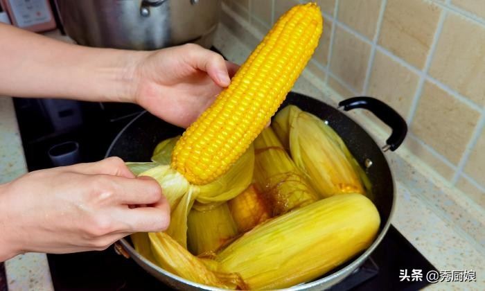 煮玉米水要不要没过,煮玉米只加清水