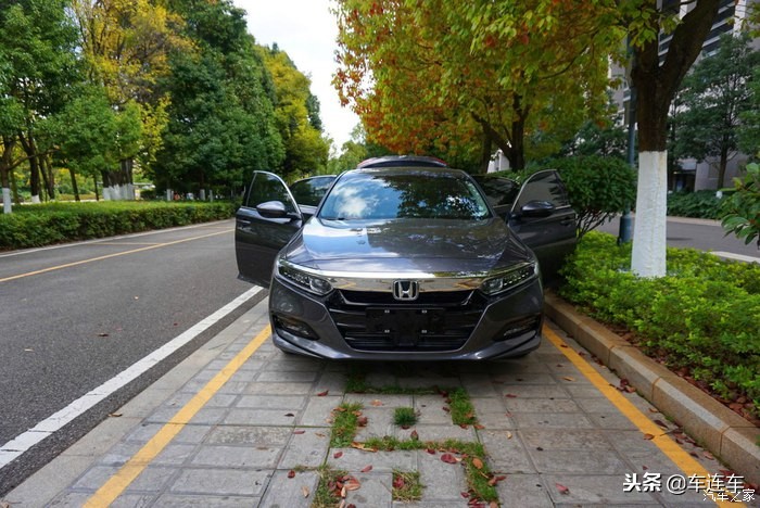 十代雅阁混动版与英诗派太空银,十代雅阁太空银还是白色好看