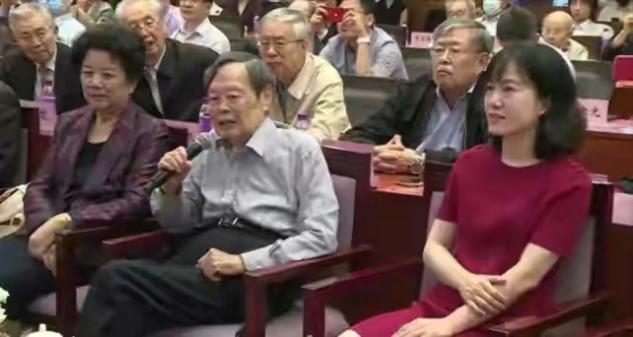 翁帆与杨振宁子女合影,翁帆与杨振宁结婚原因