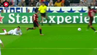 球王也假摔？盘点C罗假摔