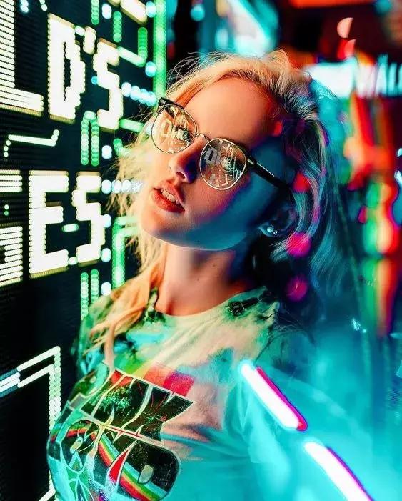 成都这个“国潮风”宝藏地，小长假七天乐，百威啤酒19.9元任性喝