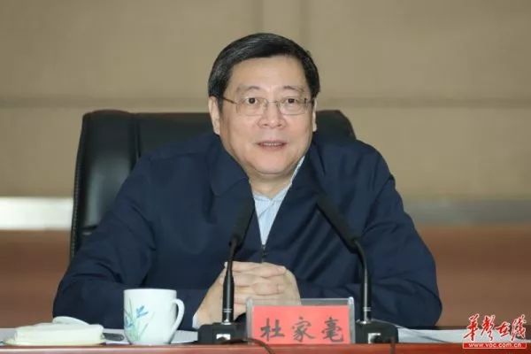 省委书记给600多位“90后”“00后”作报告：人家“富二代”都在拼命奋斗，你有什么理由不奋斗？