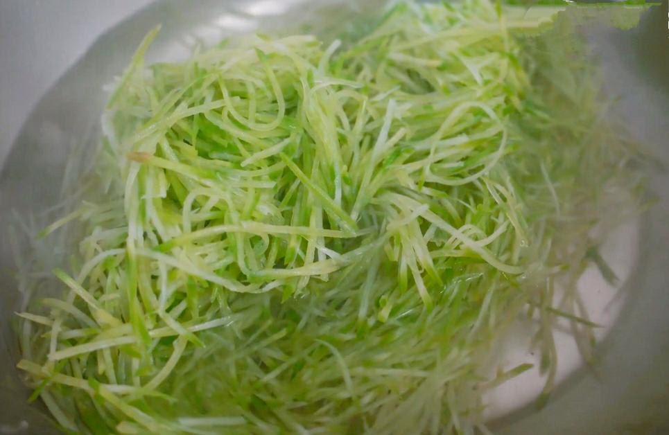 萝卜包子素馅儿最好吃的做法,萝卜肉包子馅的最简单的做法