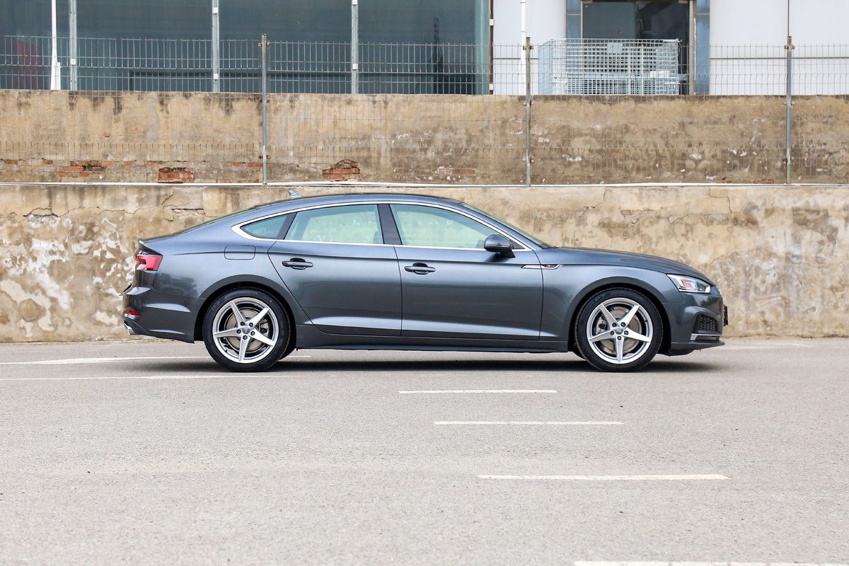 还买什么奔驰宝马奥迪,新款宝马3系上市售29.39万起