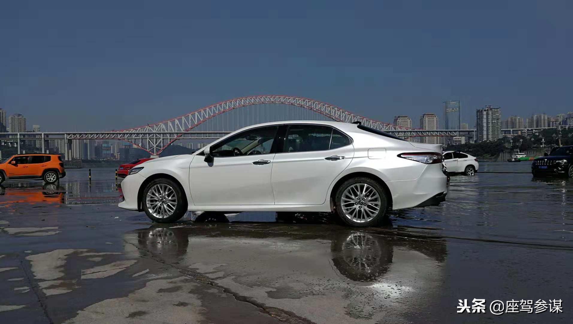 丰田凯美瑞2.5l豪华版测评,丰田凯美瑞2024款2.0精英版试驾