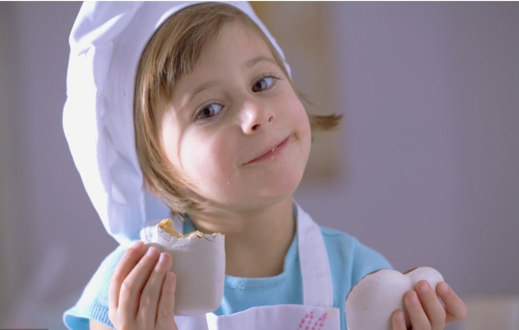 一岁宝宝呛着海姆立克急救,1岁以下婴儿呛奶海姆立克急救法