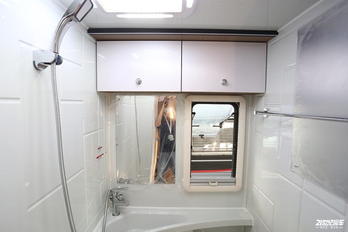 上汽跃进h300轻卡房车详解,上汽跃进h300和h500的区别