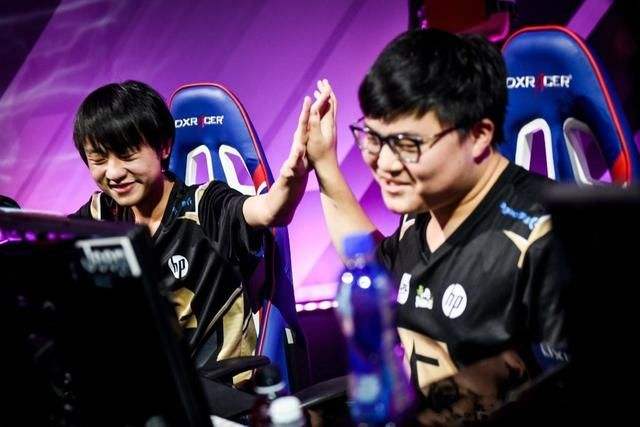 ming和uzi暗黑套路制霸下路,uzi和ming最新直播视频