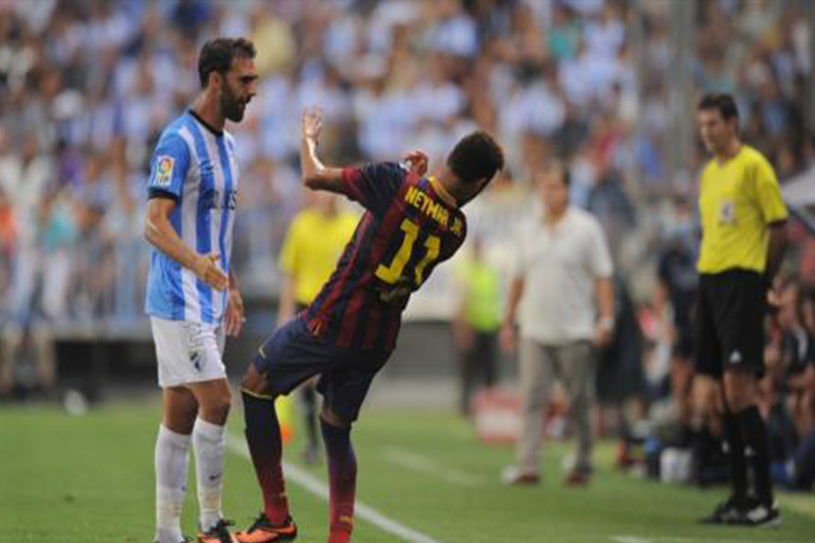 假摔跳水什么意思,假摔是足球的基本技术吗