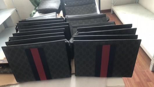 大妈用奢侈品包装菜，引出女儿售假案，假货横行的时代该相信谁？