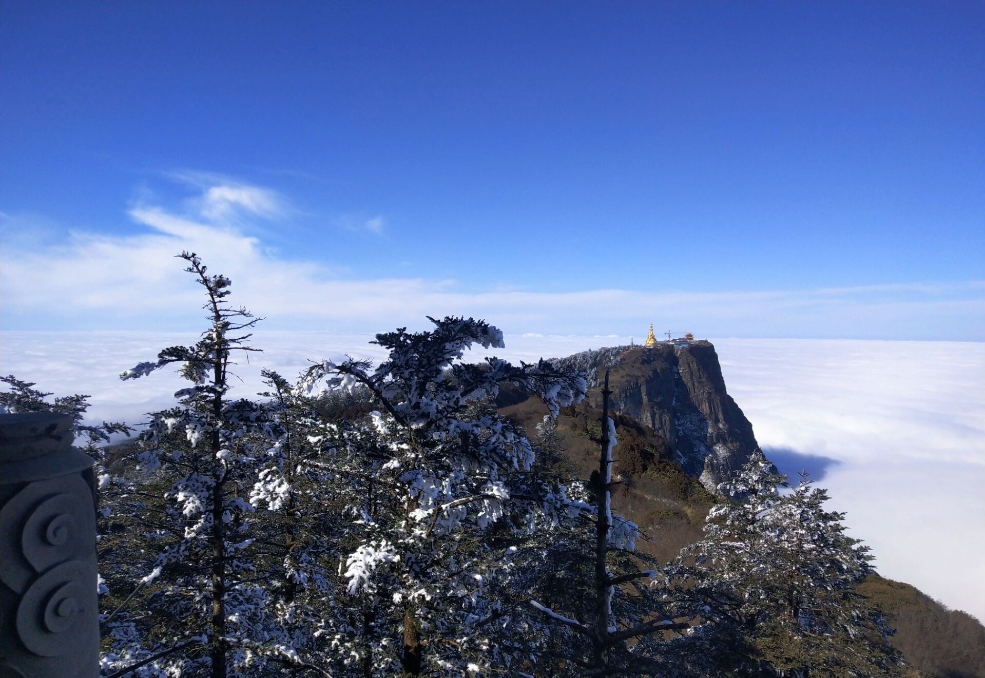 峨眉山金顶和黄山光明顶,峨眉山金顶和万佛顶的区别