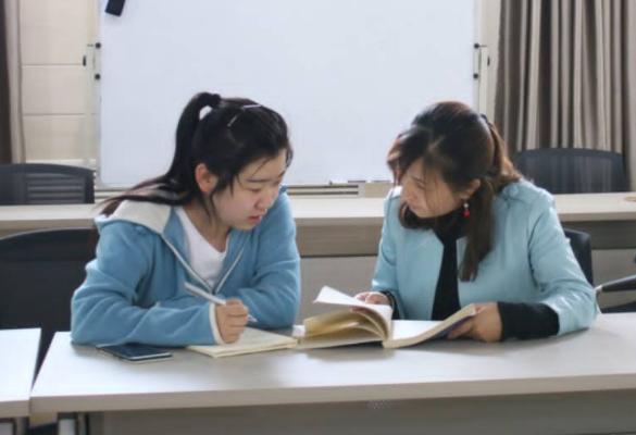 大学生每月“生活费”等级火了，三档以下不敢出门，统归贫民档