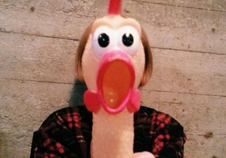 宝宝不像爸爸也不像妈妈正常吗,宝宝不像爸爸是亲生的吗