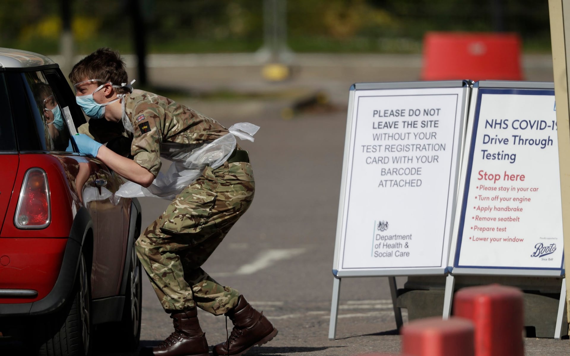 英国医疗队支援,英国抗疫工作组