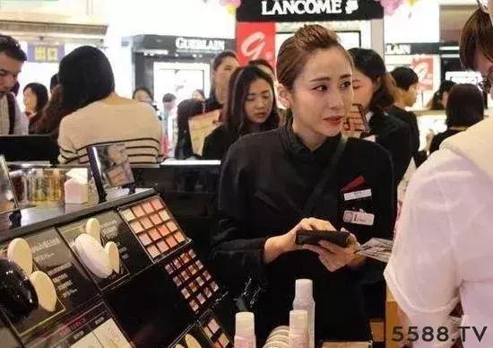 化妆品柜姐的大实话,化妆品柜姐服务态度实拍
